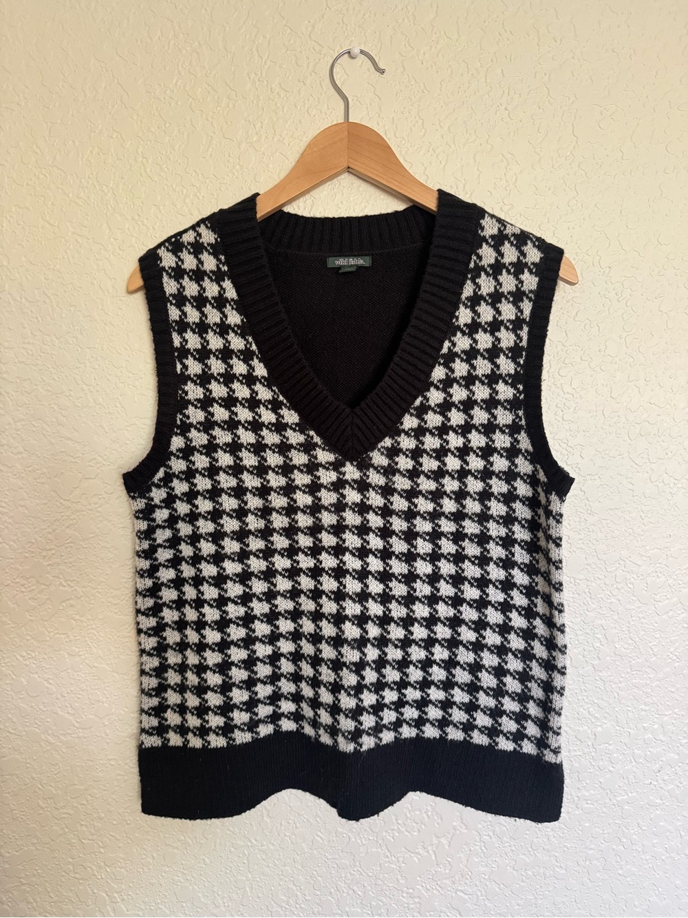 Black & White Houndstooth V-Neck Sweater Vest M